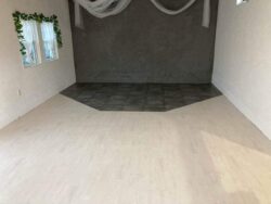 和歌山市　F様スタジオ　床CF貼り工事