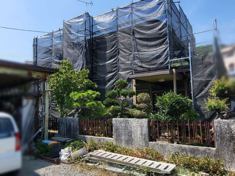 仮設工事 【足場】職人の安全、施工の効率、飛散防止の為足場を設置します。