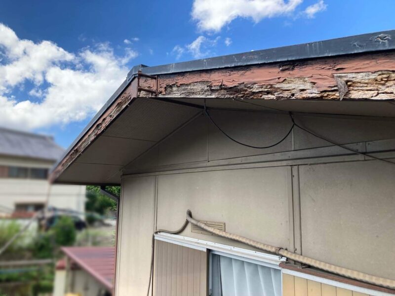 破風工事 【破風板交換】破風が傷んでいるので破風板を交換します。