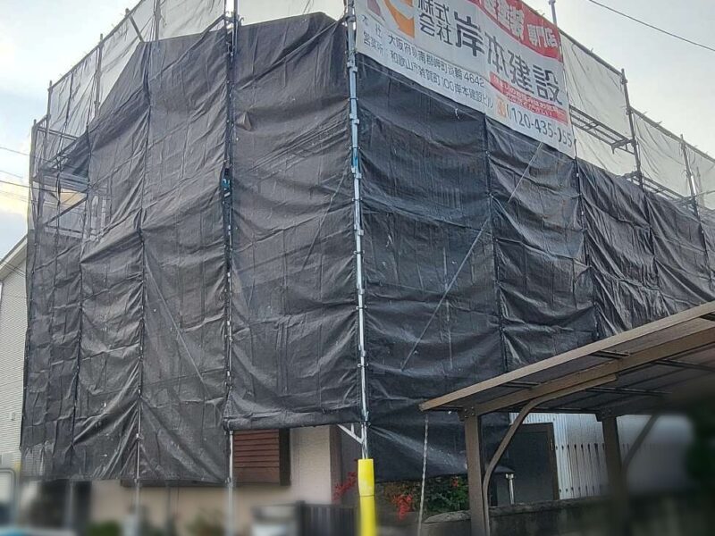 仮設工事 【足場】職人の安全、施工の効率、飛散防止の為足場を設置します。