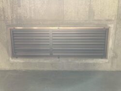 和歌山市　S様ハイツ　駐車場換気ガラリ取替工事