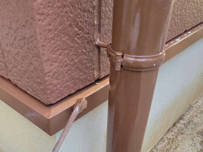 付帯部 【水切り】上塗りです。水切りはこれで完了です。